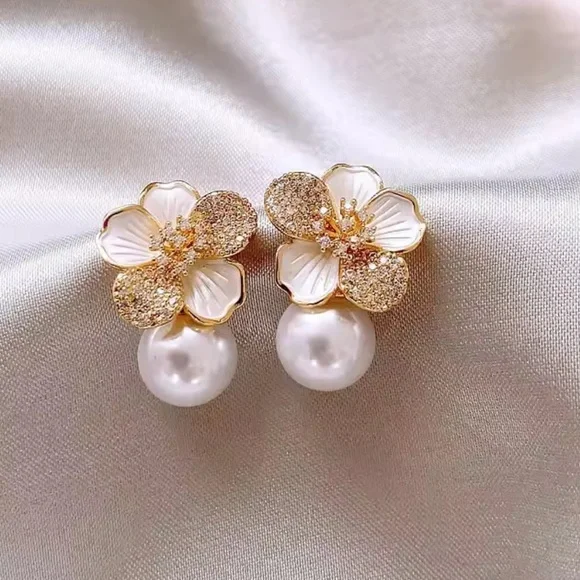 Elegant Gold White Floral Pearl Earrings - Picture 4 of 6
